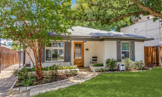 Preston Hollow House | Preston Hollow in between Home