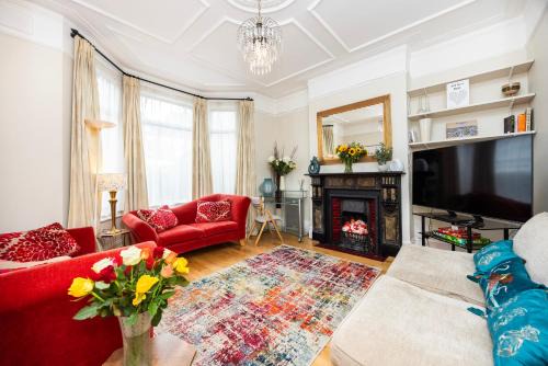 Harlesden Apartment | Pretty 2 bed garden apartment zone 2