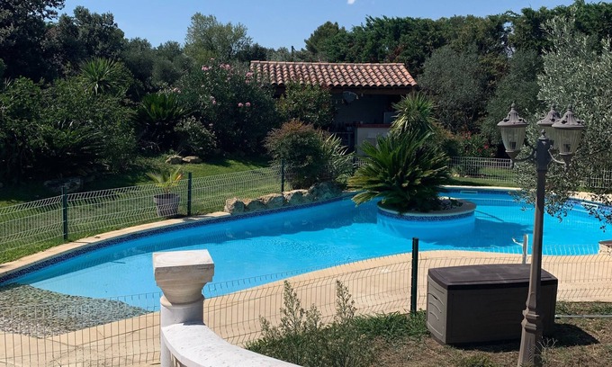 Lancon-Provence House | Pretty 200 m2 villa on wooded grounds with swimming pool and fully equipped pool house
