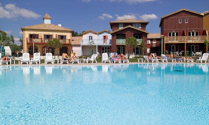 Le Teich Apartment | pretty 3 bedroom apartment with pool Port du Teich