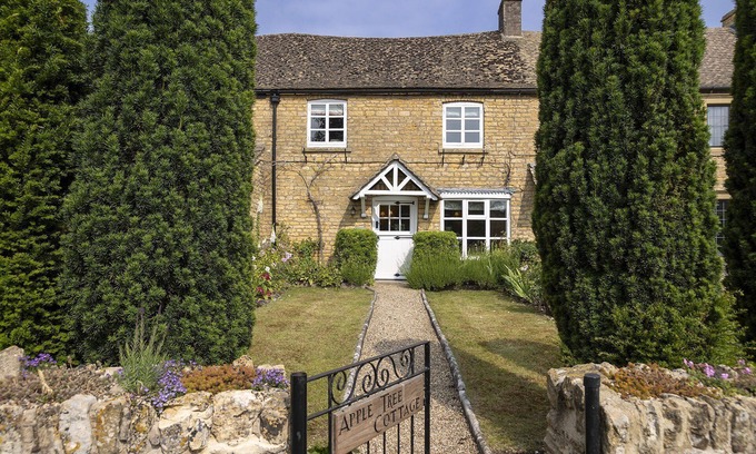 Bourton Cottage | Pretty character holiday cottage - Appletree Cottage