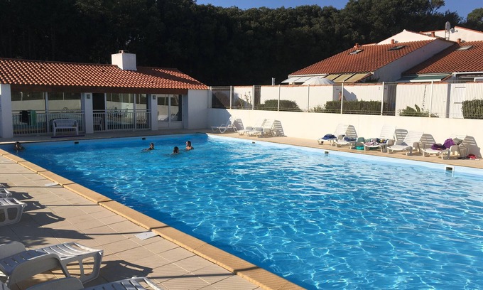 Bourgenay House | Pretty house facing the sea with pool in a private residence