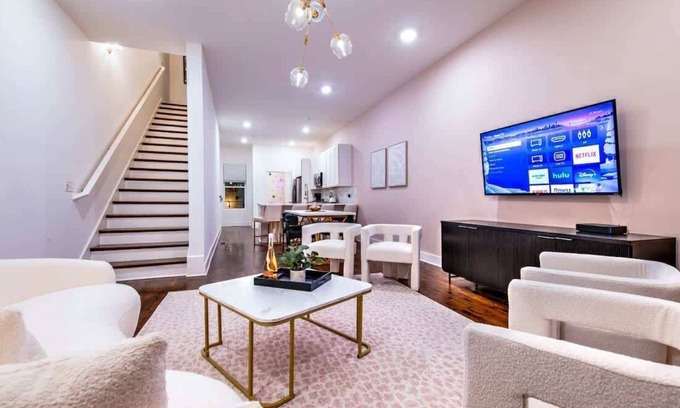 Hillsboro West End House | Pretty in Pink! 14 Beds - Game Room and Rooftop!