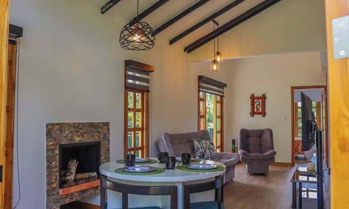 Filandia Cabin | Pretty Modern Cabin at the Tourist Area. MILAGROS