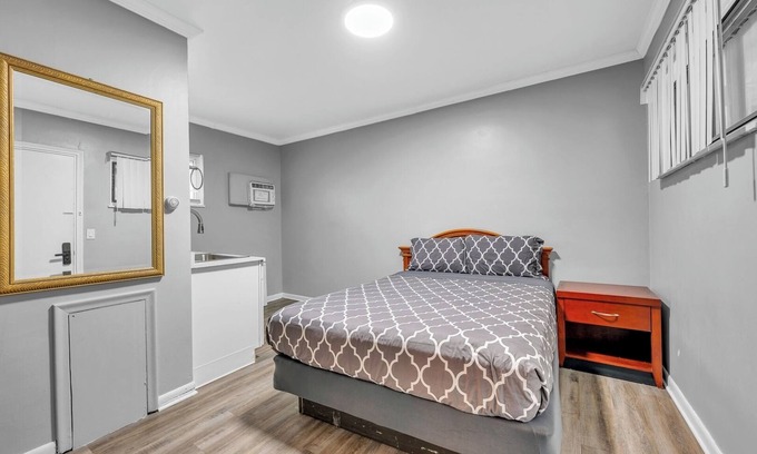 Riverview Apartment | Private Stay for 2 Near Food and Fun Spots