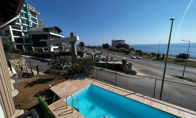 Kargicak Villa | PRİVATE POOL SEA SİDE VİLLA 3+1