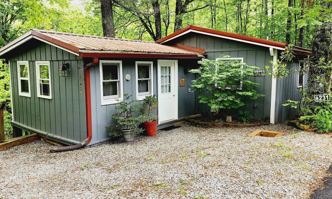 Newland Cottage | PRICE DROP, COME BACK: Cozy Mountain Retreat in Linville Land Harbor