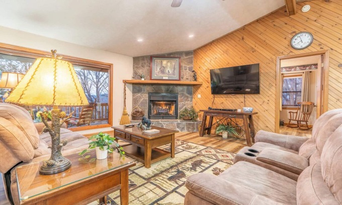 Wears Valley Cabin | PRICES REDUCED FOR OPEN AUGUST DATESnPeaceful and Secluded Peace of Heaven Cabin