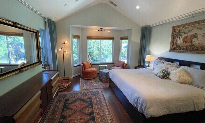 Guerneville House | Primary Bedroom: luxury home-pool, hot tub & more!