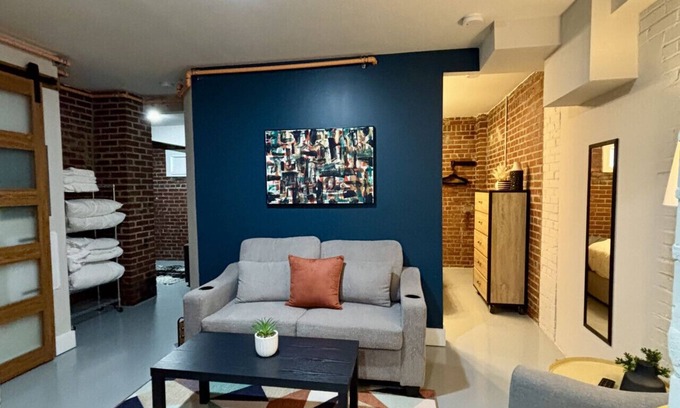 Old Town Apartment | Prime 2 bedroom Location for HSV Attractions