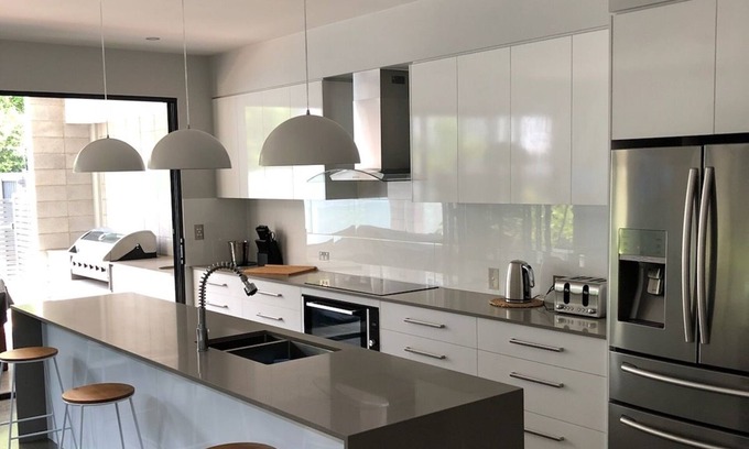 Burleigh Heads Villa | Prime Breach Holiday Villa with Pool.