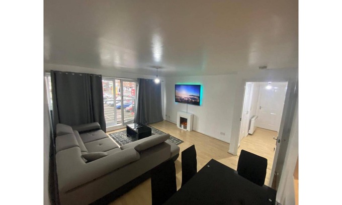 Tradeston Apartment | Prime central location 2 bedroom luxury Apartment with Secure parking(6 Guests)