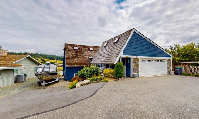 Oak Harbor House | Prime Cove Quarters