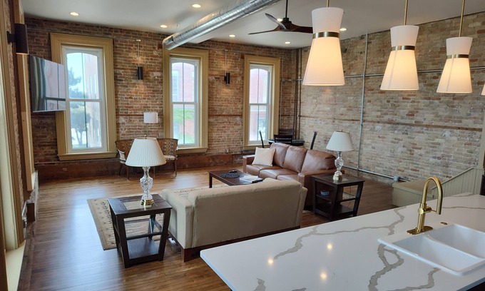 Oshkosh Condo | Prime destination for Oshkosh and Appleton, stunning river views