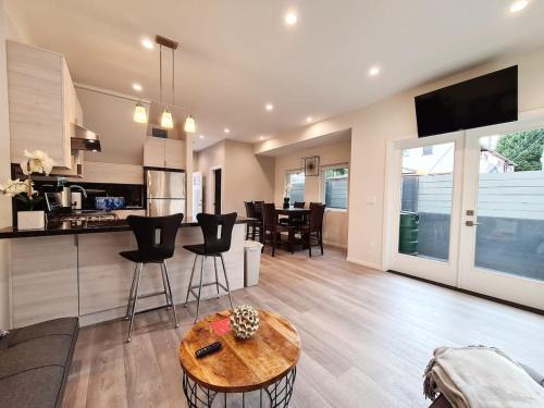 Beverly Hills Apartment | Prime LA 2 bedroom & 3 bath home Beverly Hills adj