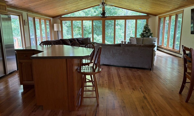 Galena House | Prime Location! 2BR-2 Acre Retreat Minutes from Downtown Galena & Attractions