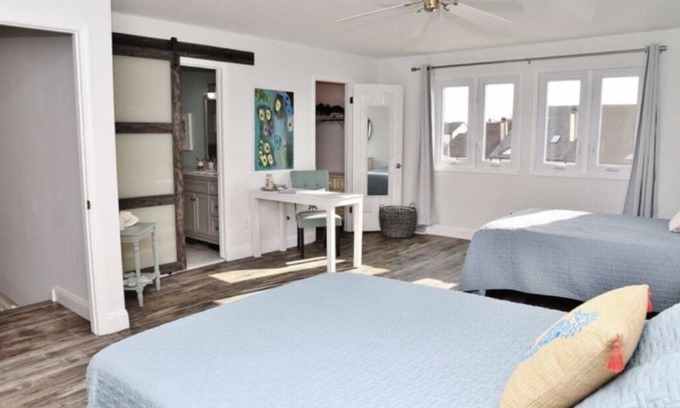 Southend House | Prime Location! Beach Block!