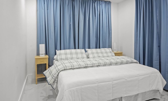 Coral Terrace House | Prime Location/ Cozy/Clean /Free Parking