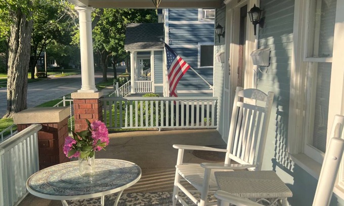Saint Joseph Apartment | Prime Location Downtown St. Joseph Walk to Everything 2 bed 1 bath