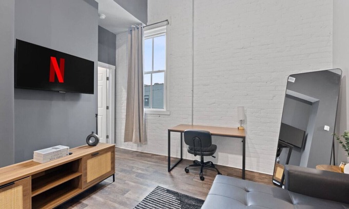 Oregon District Apartment | Prime Location I Mins to Dining I Downtown Dayton