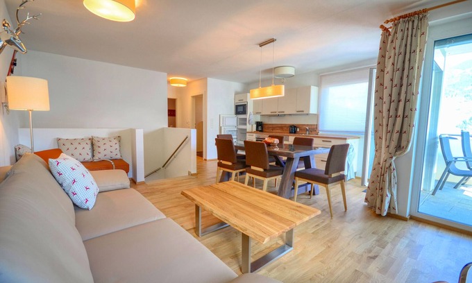 Zell am See Apartment | Prime location, overlooking the town of Zell am See