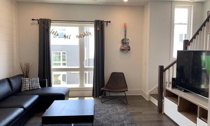 Nashville Apartment | Prime location to all of booming Nashville