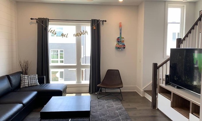 Nashville Apartment | Prime location to all of booming Nashville