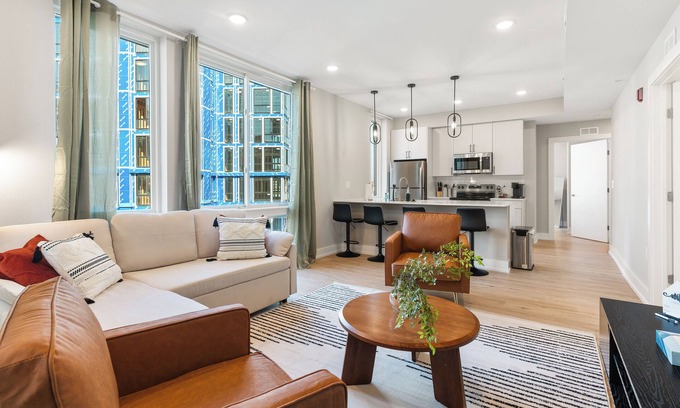 Northern Liberties Apartment | Prime N. Liberties, by Fishtown, Rooftop Access, Sleeps 6, Queen Beds, Smart TVs