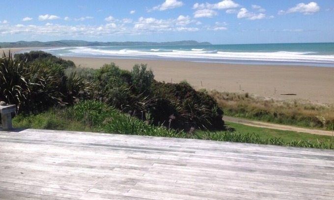Porangahau House | Prime Spot on the beach!
