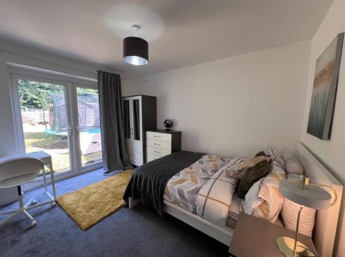 Manchester House | PrimeStay Rentals Home Room 1