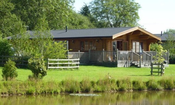 Huddersfield Cottage | PRIMROSE - sleeps 4 guests in 2 bedrooms
