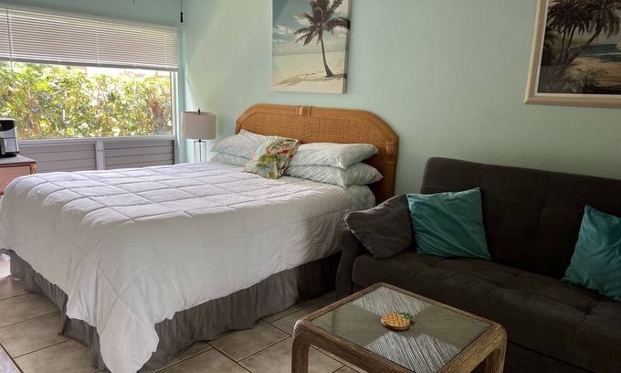 Princeville Condo | Princeville Delight! COLD A/C, Sleeps 4, Pool & Jacuzzi, Private Lanai & Space