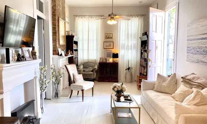 West Riverside House | Pristine 1880s Uptown Victorian Shotgun Cottage with Weekly Housekeeper