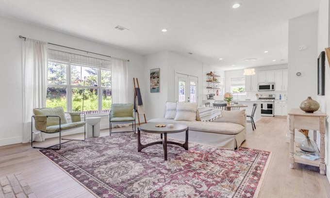 Thompson's Station House | Pristine 4BR w/Fire Pit, Walk to Starbucks & Swig