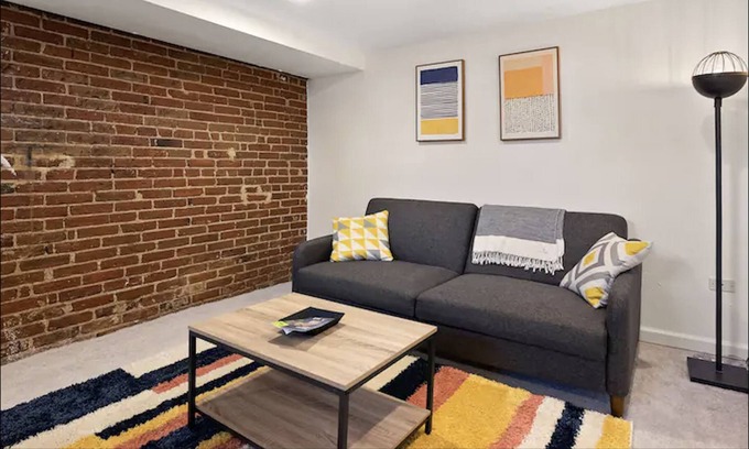 Sunnyside Apartment | Pristine Guest Suite in Beautiful Sunnyside