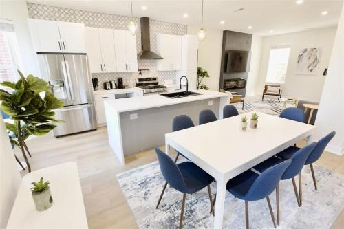 Petworth House | Pristine Petworth Family Home w Street Parking