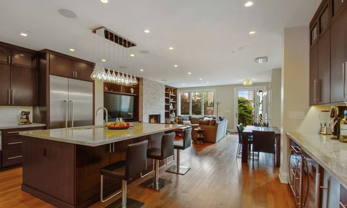 Lakeview House | PRISTINE PREMIER LUXURY 3-STORY GREYSTONE HOME! ABSOLUTELY NO PARTIES!