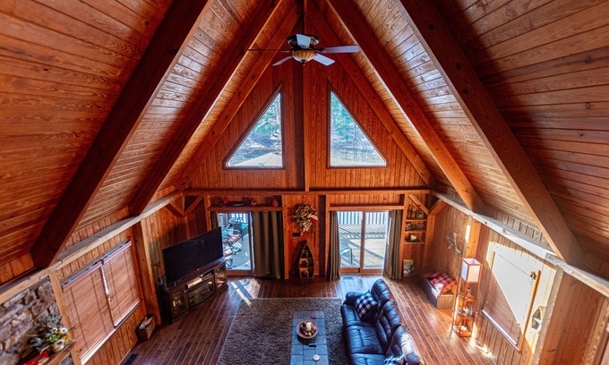 Rustburg House | Privacy and Serenity Rarely Found Near a City