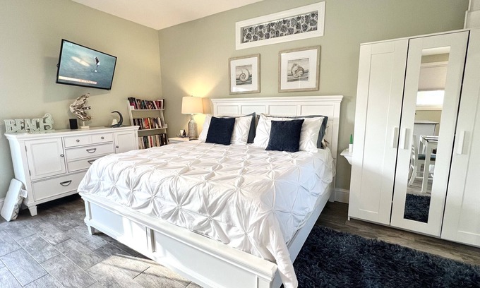 Bonita Shores Apartment | Private 1 Room Studio Apt Near Bonita Beach