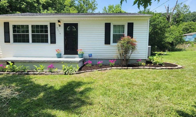 Greenway House | Private 2 Bed/1 full Bath close to everything-12 min to downtown Knox!