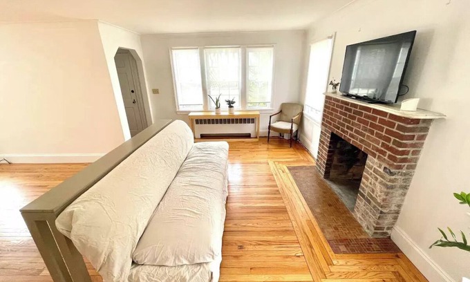 Elmhurst House | Private 2BR Apartment in House with Backyard