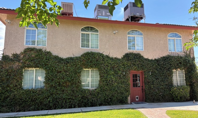 Las Vegas Apartment | Private 2BR Upstairs Casita in fabulous Las Vegas- with Pool