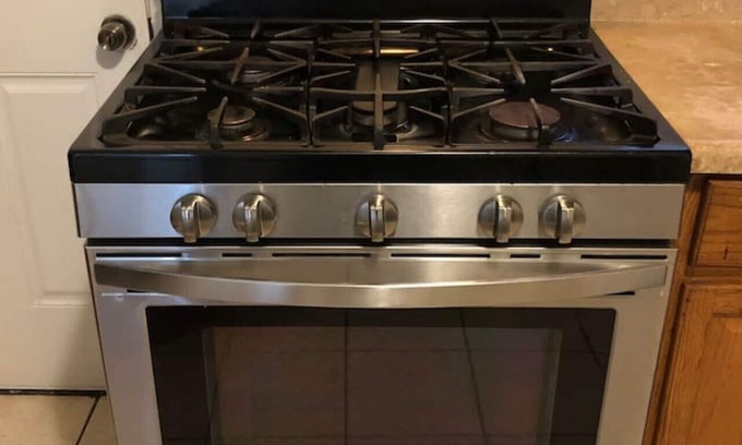 Perth Amboy House | Private 3-bed house convenient to NYC bus/train