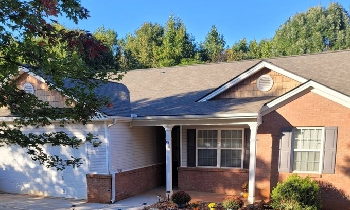 Athens House | Private 3-Bedroom Home minutes away from UGA!