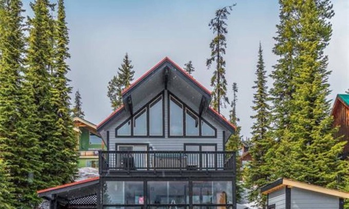 Snow Pine Estates Ski Chalet | Private 3 bedroom plus loft Ski Chalet with Hot tub