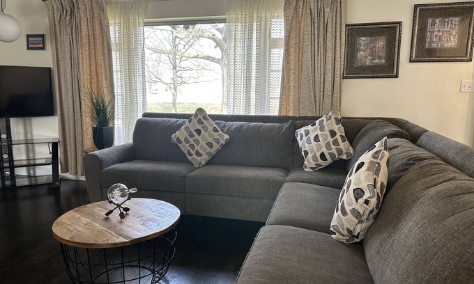 Wayne House | Private 4 BDRM -3 BTHS house, 5 Miles from Downtown #2 ❤️
