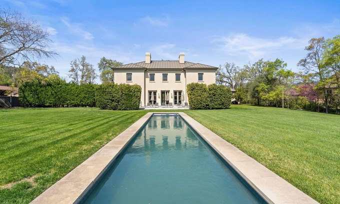 St. Helena House | Private 4 Bedroom, 4.5 Bathroom Home w/Pool + Guest House in Napa Valley