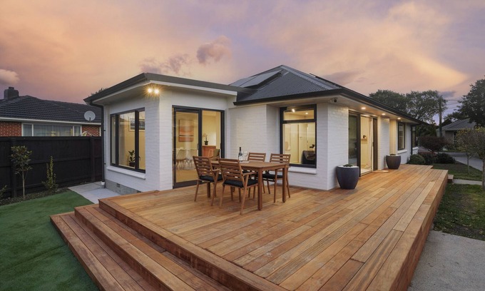 Christchurch House | Private, 4BR, Family-Friendly, Free Parking near Airport