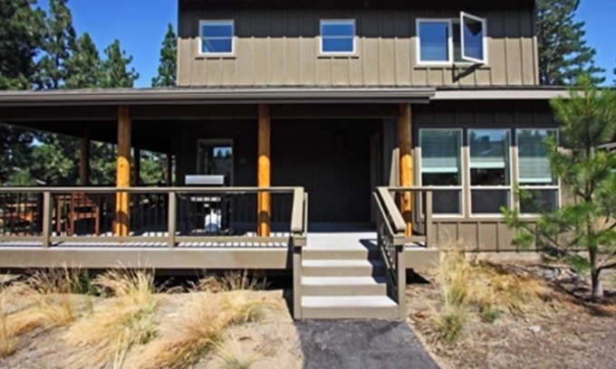 RiverWild House | Private Air Conditioning Wifi Hot Tub Fireplace Pet Friendly