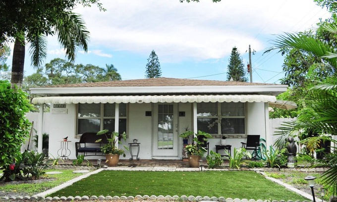 Bonita Springs House | Private and cozy cottage in the historic area of Bonita Springs, Florida